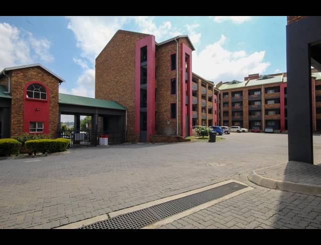 2 BEDROOM APARTMENT FOR SALE IN HALFWAY HOUSE